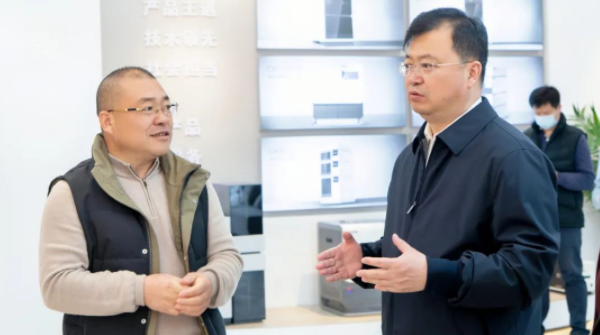 青島市嶗山區(qū)區(qū)長楊克敏帶隊工信局、統(tǒng)計局領導到訪盛瀚調研指導