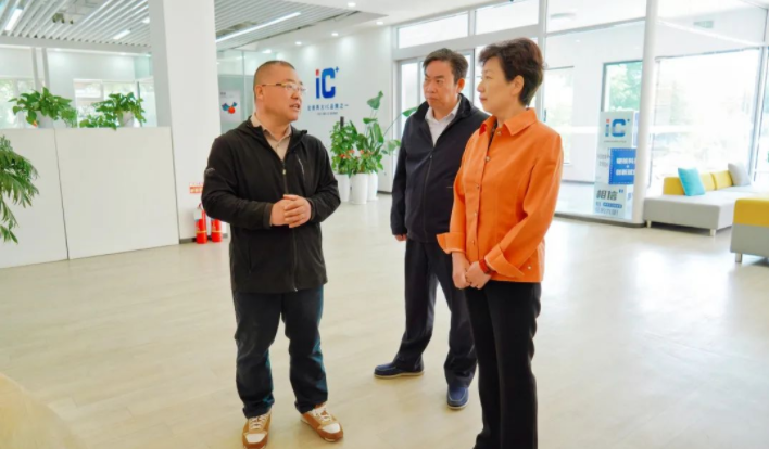 青島市人大常委、工信局、嶗山區(qū)委一行領(lǐng)導(dǎo)赴盛瀚調(diào)研指導(dǎo)